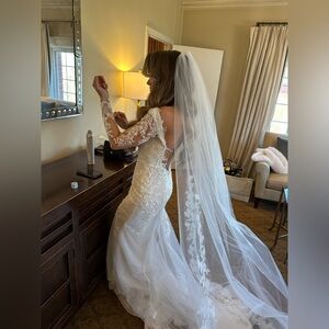 Pronovias White Lace Wedding Dress (Veil Included)